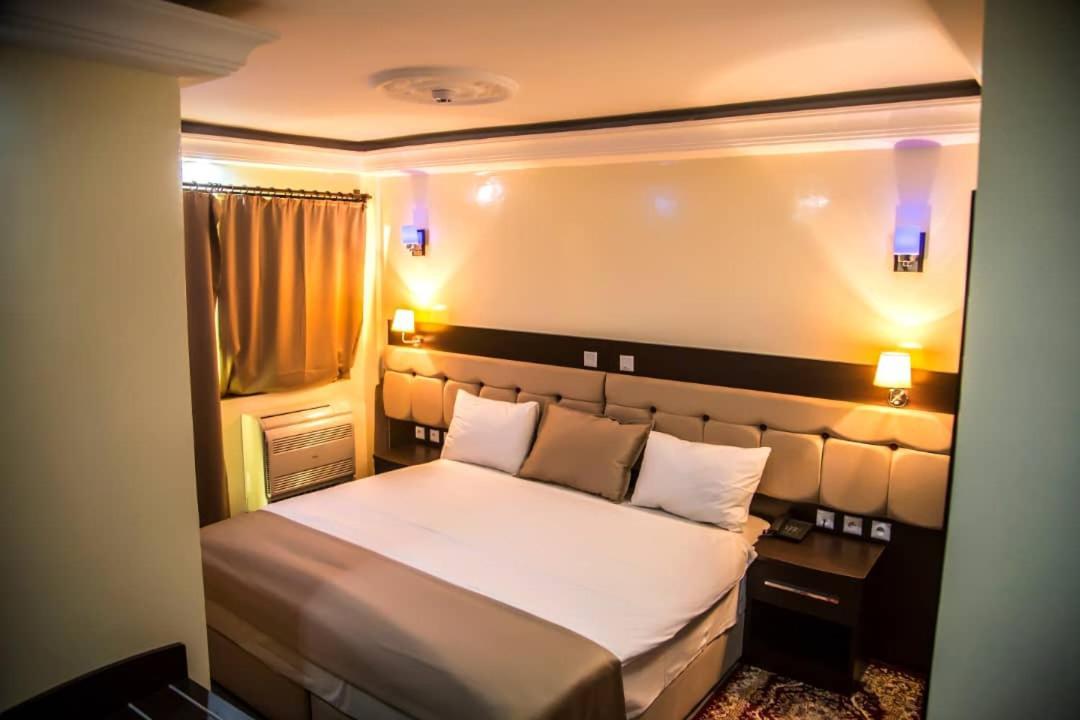 Hotel Univers 3 Aeroport Luxe Niamey Ngoại thất bức ảnh