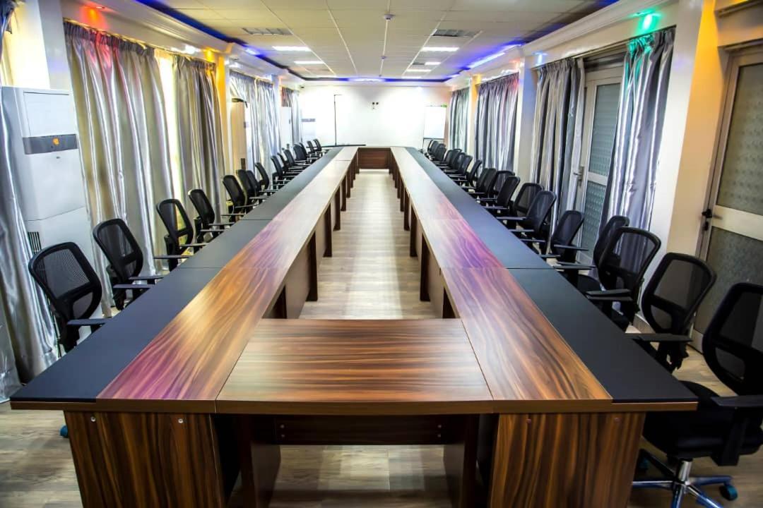 Hotel Univers 3 Aeroport Luxe Niamey Ngoại thất bức ảnh