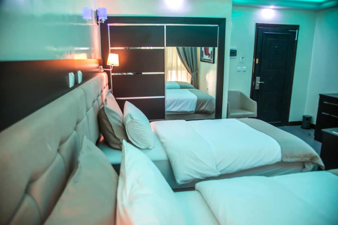 Hotel Univers 3 Aeroport Luxe Niamey Ngoại thất bức ảnh
