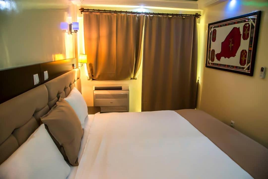 Hotel Univers 3 Aeroport Luxe Niamey Ngoại thất bức ảnh