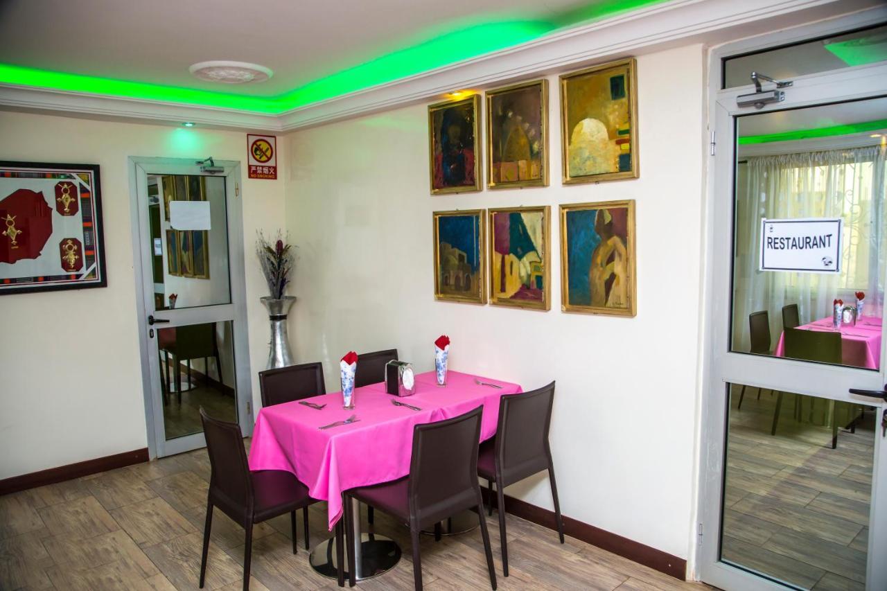 Hotel Univers 3 Aeroport Luxe Niamey Ngoại thất bức ảnh